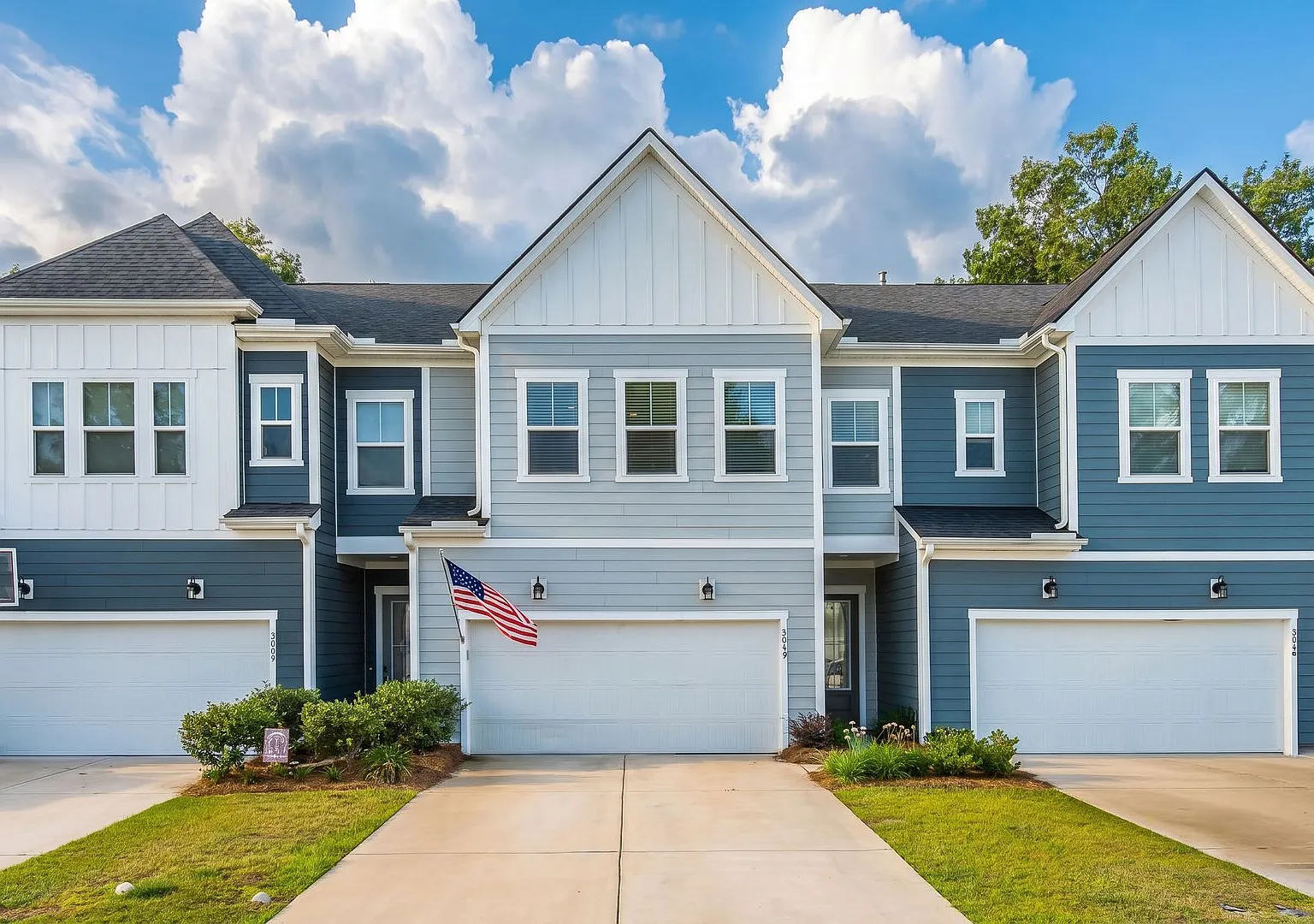 3 Bed 2.5 Bath in Emma Lane Townes of Mount Pleasant — Photo 1