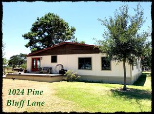 1024 Pine Bluff Ln, Alleyton, TX 78935