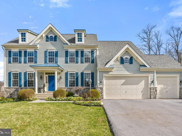 15 Lackawanna Ln, Falling Waters, WV 25419