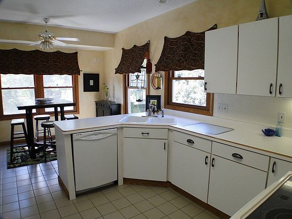 3rd image of 6405 Pepper Ct