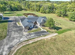 860 W Wildwood Dr, Mt Zion, IL 62549