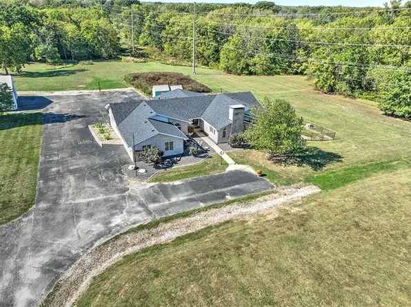 860 W Wildwood Dr, Mt Zion, IL 62549