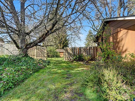 4th image of 4075 NW Ridgecrest Ave