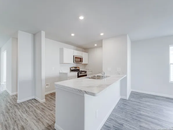 12927 Lorena Ochoa, San Antonio, TX 78221