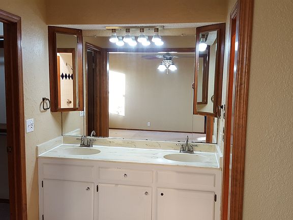 3rd image of 124 Lochwood Pl