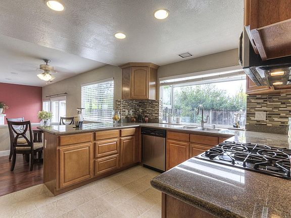 5th image of 3047 Wetmore Dr