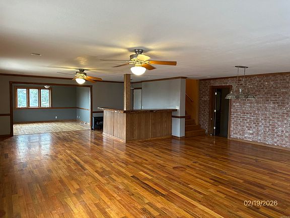 4th image of 34 Valley View Dr E