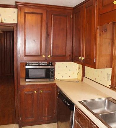 3rd image of 283 Brookwood Dr