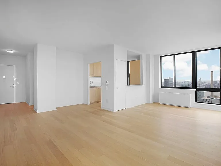 Columbus Cir #N38F — Photo 6