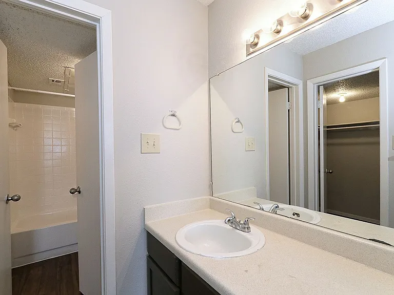 City Crest Apartments — Photo 142