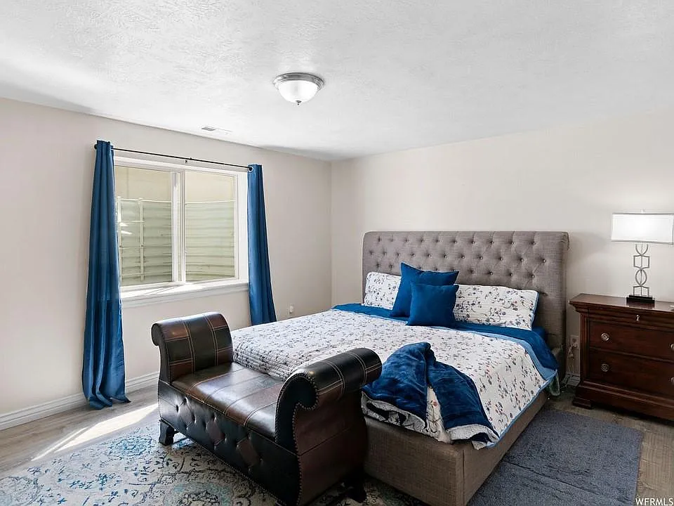 3 bed, 1900 sqft, $1,900 — Photo 4