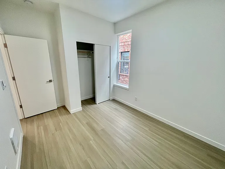 Greenwich Ave Apartments — Photo 12