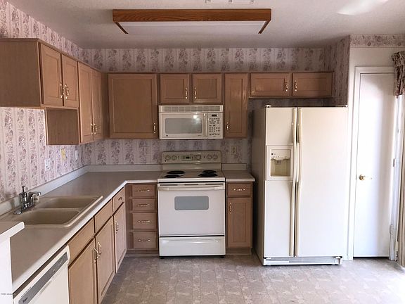 3rd image of 20749 N 106th Ave