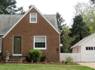 2282 E Ridgewood Dr, Seven Hills, OH 44131