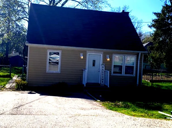 38276 N 5th Ave, Spring Grove, IL 60081