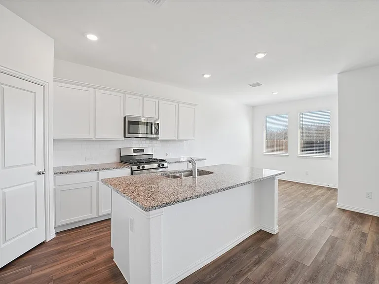 846 Sitwell Dr — Photo 7