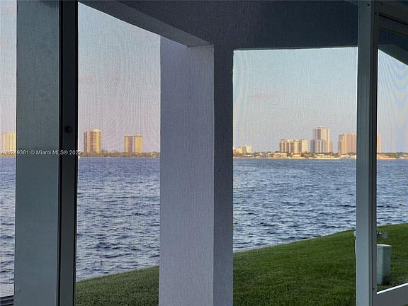 4th image of 100 Shore Ct APT 106