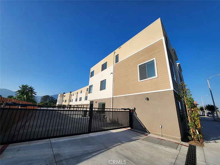 4251 E Live Oak Ave #8 — Photo 29