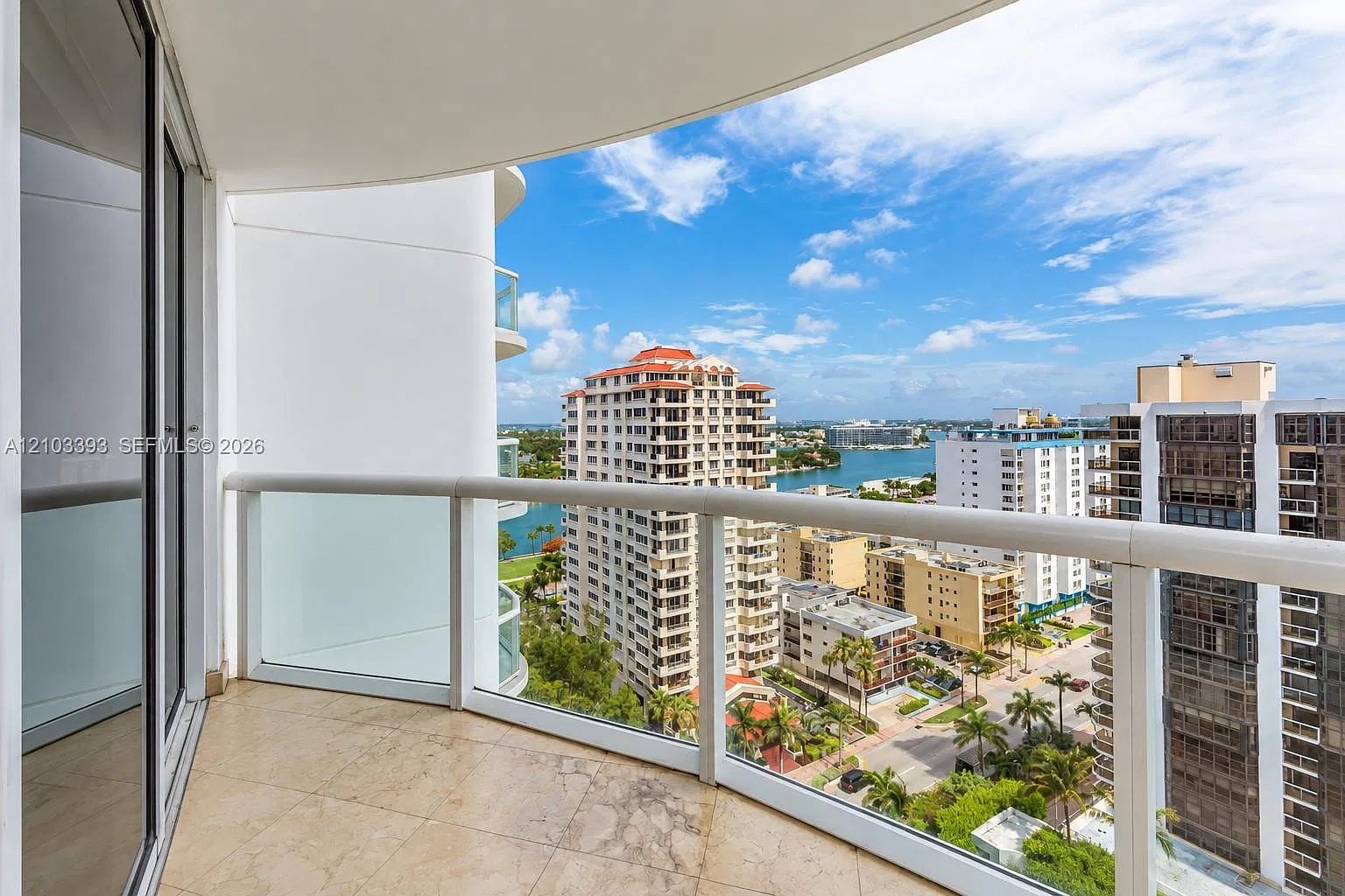 Akoya Condo — Photo 3