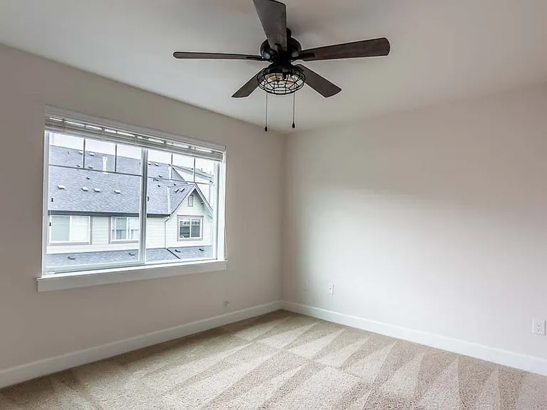 1371 Brooklyn Walk NE — Photo 14