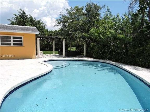 5th image of 17405 SW 84th Ave