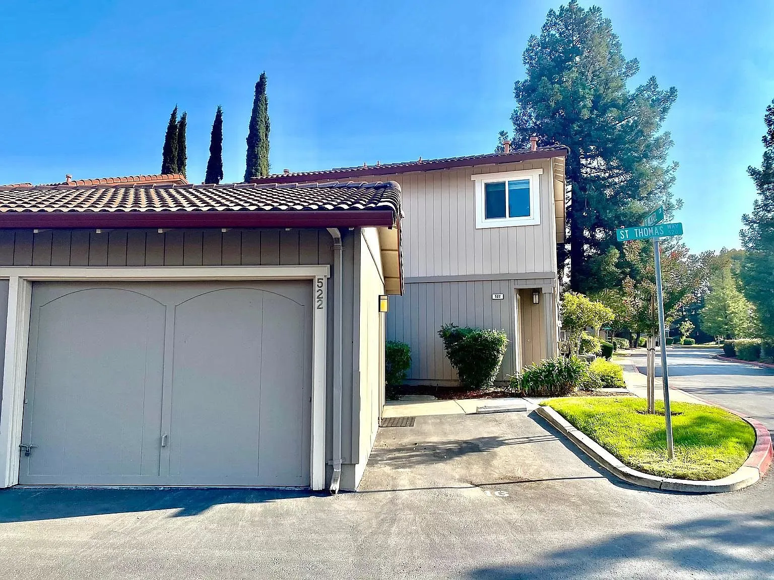 4 bed, 2.5 bath, 1611 sqft, $3,600 — Photo 3