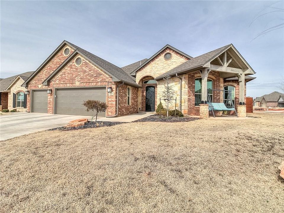 1st image of 401 Turnberry Dr