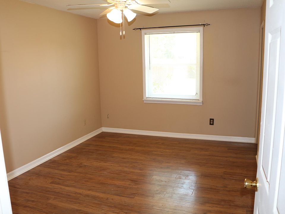 1st image of 9016 S Oakside Dr