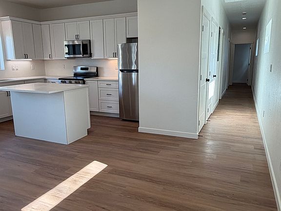 4th image of 720 W York Ave #720