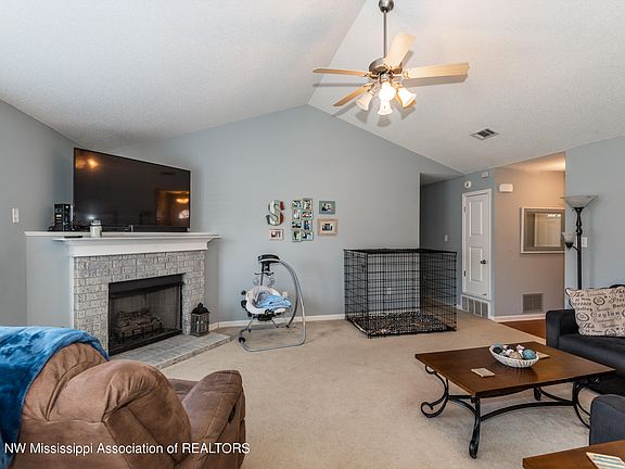 4th image of 1880 Clairmont Dr
