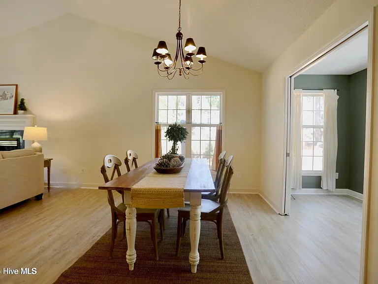265 Longleaf Dr — Photo 8