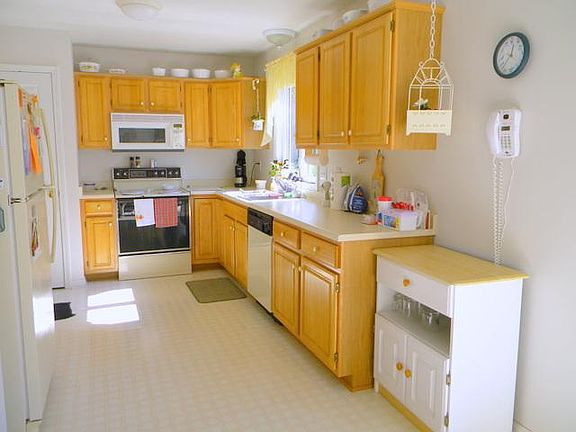5th image of 20 Stothard Dr