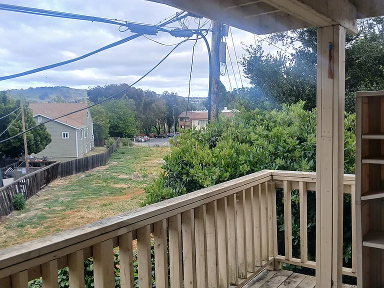 1556 Valle Vista Ave — Photo 3