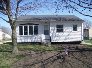 206 5th Ave, Newhall, IA 52315