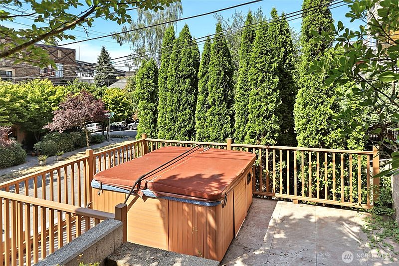 4th image of 3128 Franklin Avenue E #B