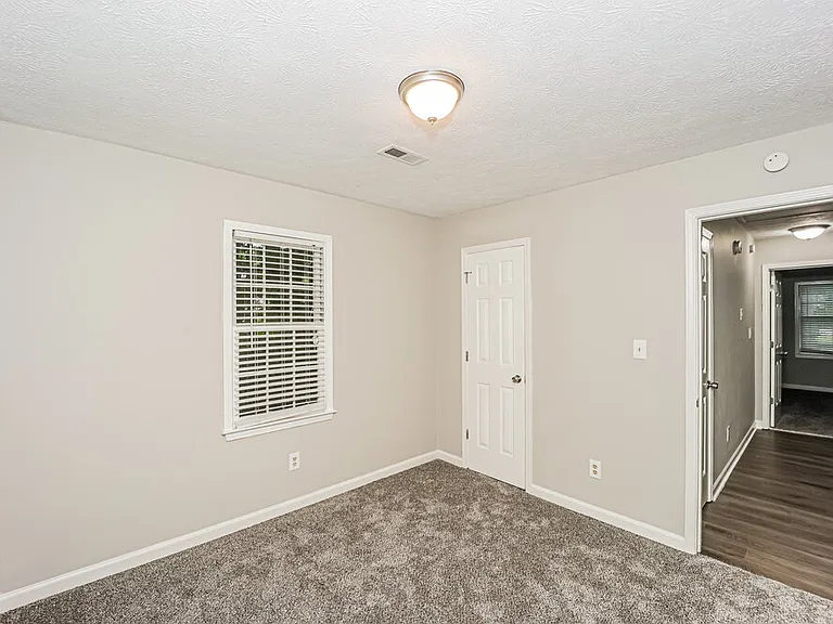 150 Oak St — Photo 13