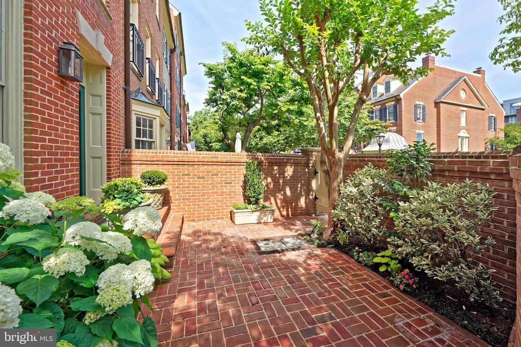 40 Wolfe St, Alexandria, VA - View 2