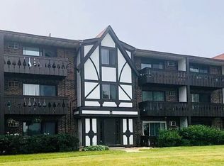 4 Crestview Ln UNIT 16, Vernon Hills, IL 60061