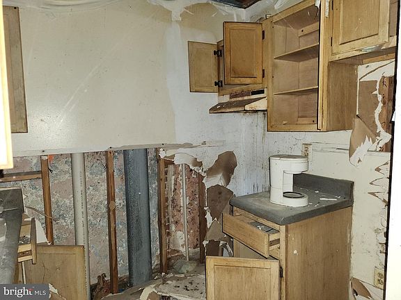 4th image of 1627 Mosher St