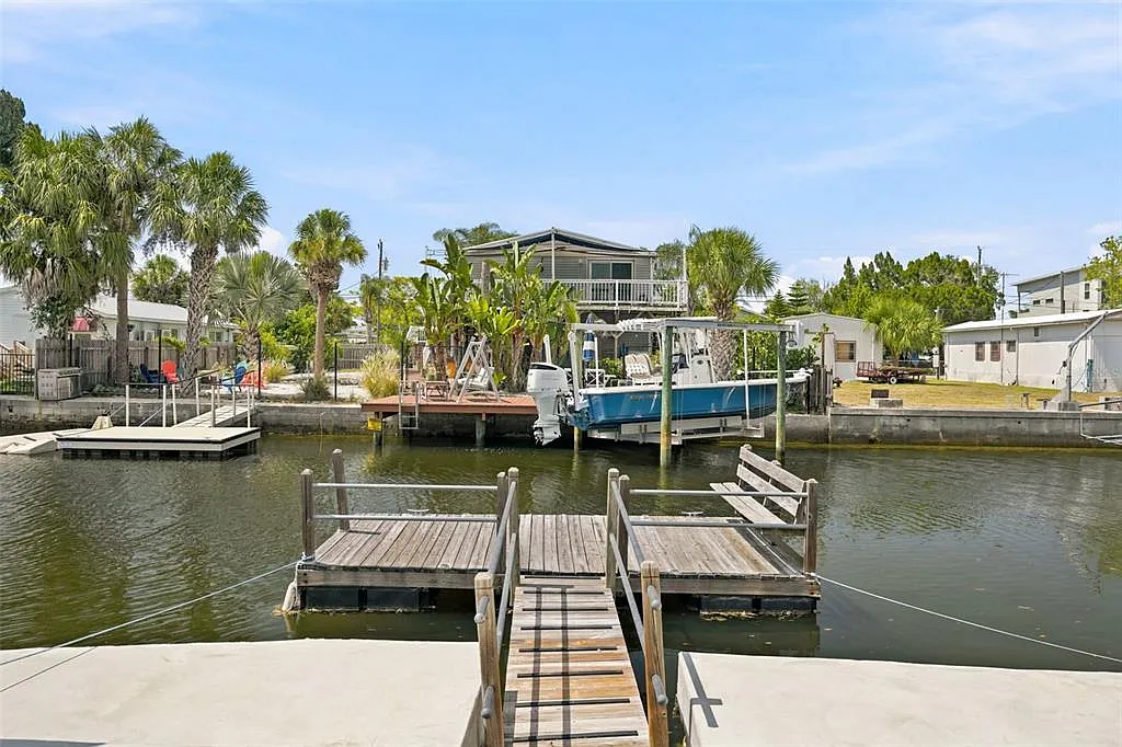 2 bed, 2.0 bath, 1088 sqft, $1,950 — Photo 2