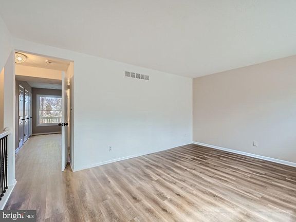 2nd image of 107 Shetland Cir #107