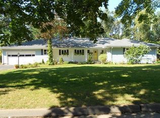 10 Wildwood Gln, Longmeadow, MA 01106
