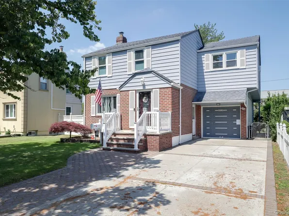 112 Nassau Street, Elmont, NY 11003