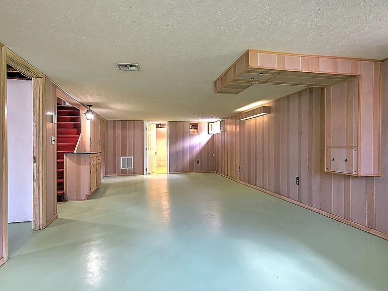 208 Hogan Ave — Photo 24