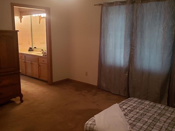 3rd image of 10417 S Dewey Ave