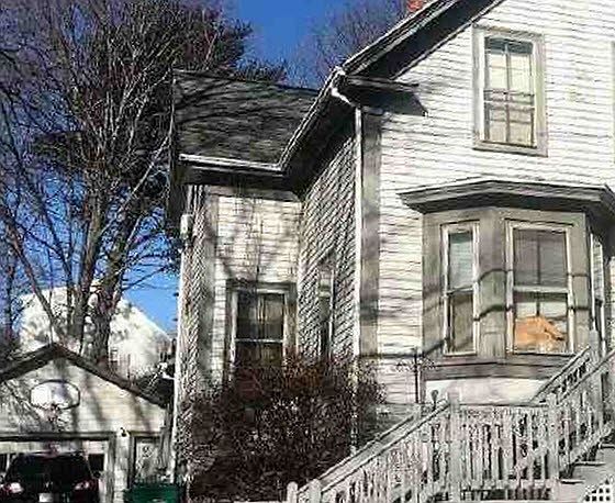 2nd image of 33 Woodlawn St