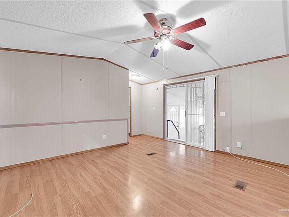 4th image of 886 Kennard St