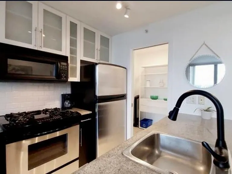 1225 Richards St #1905 — Photo 13