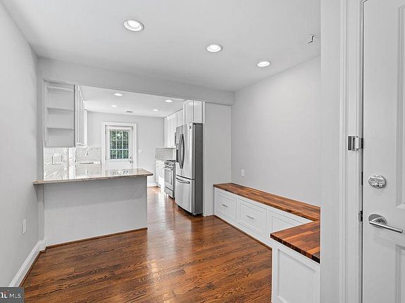 3rd image of 5803 Ravenswood Rd