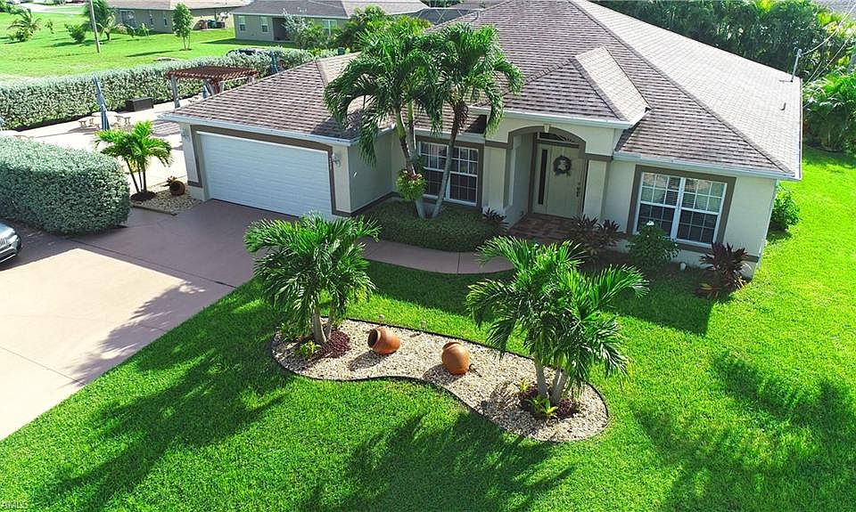 1st image of 2527 Chiquita Blvd S